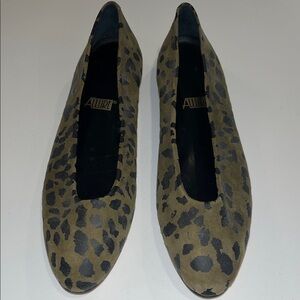 VINTAGE NEW ALLURE leather leopard animal print ballet flats. Size 8N (7.5 fit)